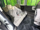 後部座席も気になるようなキズ・汚れやへたり等、大きなダメージはなく、良好な状態です。