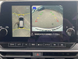 アラウンドビューモニターです☆車の前後左右にカメラがついており駐車時には上から車を見たような画面が見れますので、4方向の状況を確認することができる便利な機能です☆