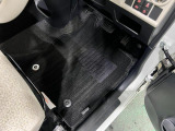 嬉しい純正フロアマット付き♪ 状態も良好です(^^♪