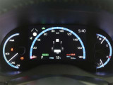 とっても見やすいメーターです。夜間時はラグジュアリーな気分にさせてくれる照明が魅力ですので、夜のドライブも楽しみになりますよ♪
