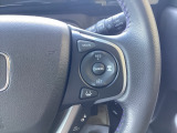 Hondaセンシングの機能のひとつ、アダプティブクルーズコントロール付!アクセルから足を離しても設定したスピードと前車との車間を保ち走行してくれます!車線維持もアシスト☆高速道路で疲労軽減ですね☆