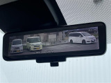 【インテリジェントルームミラー】リアカメラの画像を液晶モニター(ルームミラー)に写して、後部座席の人で視界が遮られたり、夜間や悪天候の時なども、クリアな後方視界を確保するため安心です。