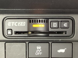ハンドルの右下にETC2.0がついています。高速道路の料金所の通過も楽々です。 カードの取り出しもしやすい場所についています。