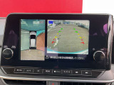 上から丸見えアラウンドビュー!車を真上から見下ろした様な映像を映し出すアラウンドビューモニター。これで車庫入れもラクラク。
