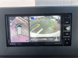 空から見下ろしているような視点で周囲を確認できるアラウンドビューモニター。駐車時にとても便利です。