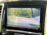 【バックカメラ】駐車時に後方がリアルタイム映像で確認できます。大型商業施設や立体駐車場での駐車時や、夜間のバック時に大活躍!運転スキルに関わらず、今や必須となった装備のひとつです!