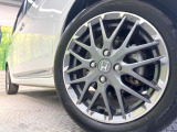 【純正15インチアルミホイール】外観にマッチした純正アルミホイールを装着しております。各種社外アルミホイールや、スタッドレスタイヤも取扱いしております。是非ご相談ください♪