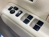 【電動格納ミラー】サイドミラーは電動格納式となっており、狭い駐車場でもキズがつくリスクを抑えられます。