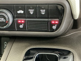 運転席/助手席シートヒーターで寒い日もすぐに温かくなり快適に過ごせます。2段階の温度調整が可能です