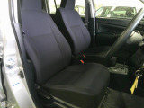 フロントシートも状態良好ですよ。大きな汚れもなく、安心です。座り心地もいいですよ。