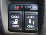 運転席からもスライドドアをボタン操作でスピーディーに開閉できます!またスマートキーでも操作できるので便利です。