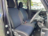 適度なホールド感と快適な座り心地の運転席シートまわり!