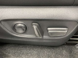 パワーシート搭載。微妙な調整が手軽にでき、ピッタリのポジションで運転することが可能です。