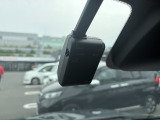 万が一の状況を映像と音声で記録する純正ドライブレコーダー搭載!!