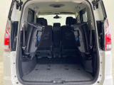 普段のお買い物や通勤、送迎等に十分な荷室スペースを確保しております。セカンドシートを倒すと、大きな荷物の積載も可能です♪
