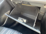 グローブボックスの画像です。店舗にて現車の確認もいただけますので、お電話で在庫のご確認の上是非ご来店くださいませ!!!ワクワクするクルマ選びをご提案します!