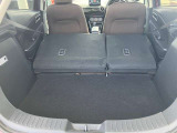 後部座席を倒すとこんなに広くなります。レジャー・アウトドア用品等、かさばるものでも運べますので大活躍するでしょう!