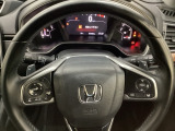 ハンドルにHondaセンシング系のクルーズコントロールやレーンキープアシストなどのスイッチと、オーディオの操作スイッチが装備されています。ハンドルから手を離さず安全に操作できます。