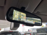 ルームミラーでアラウンドビューモニターの画像が確認出来ます。