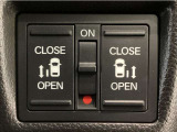 【両側パワースライドドア】両側がパワースライドドアになっており、運転席のスイッチやスマートキーでも開閉が可能です!開口部も広いので乗り降りも楽々♪
