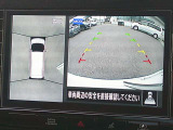 『上から丸見え』のアラウンドビューモニター搭載!車を上から見下ろした状態がナビ画面に映し出されるので、前後・左右の障害物を確認でき、安心・安全です♪一度使用すると、手放せなくなる装備です!