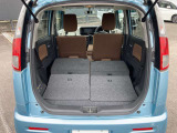 シートをすべて倒すとこんなに広々。たくさん荷物を積めます。これだけのスペースであればかなりの荷物が載せられます☆