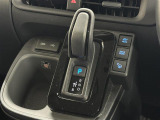 【シフトレバー】シフトポジションを電動で制御する「エレクトロシフトマチック」を採用。スマートでスムーズな操作を実現し、快適な運転を楽しめます。