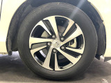 【純正アルミホイール】外観にマッチした純正アルミホイールを装着しております。各種社外アルミホイールや、スタッドレスタイヤも取扱いしております。是非ご相談ください♪