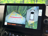 【パノラミックビューモニター】専用のカメラにより、上から見下ろしたような視点で360度クルマの周囲を確認することができます☆死角部分も確認しやすく、狭い場所での切り返しや駐車もスムーズに行えます。