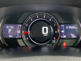■スピードメーター■目線を少しずらすだけで確認出来る位置に設置されたメーターパネルです。車速表示も文字がはっきりと見やすいので、運転しやすいですよ!