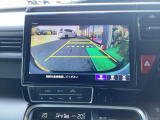 【リアカメラ】運転が苦手な方も車庫入れラクラクです!ギアをリバースに入れれば自動的にモニターが切り換わりますので、面倒な操作は不要です。狭い駐車場もお車を傷つけず安心です!