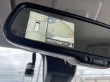 ルームミラーでアラウンドビューモニターの画像が確認出来ます。