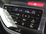 操作部に静電式タッチパネルを採用したフルオート・エアコンディショナー。Honda インターナビ同様、スマートフォン感覚の直感操作を実現しています。