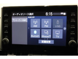 純正ディスプレイオーディオを装備。Bluetooth対応でお手持ちのスマートフォンからお気に入りの音楽の再生も可能。