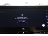 Bluetooth機能搭載。車とスマホやiPhoneをペアリングしておけばハンズフリー電話はもちろん、スマホやiPhone内の音楽を車のスピーカーで流すこともできますよ。