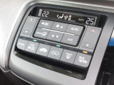 エアコンはオートエアコンでお好みの温度調整が出来、オールシーズン快適にドライブできます!リア席はプライバシーガラスで夏も涼しく過ごせます!