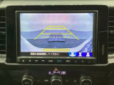 バックでの車庫入れも安心です! リアカメラが付いているバックモニター付のナビを装備しております。操作線もついており距離感も画面から確認できます。