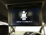 【後席モニター】・・・付いてます〜☆ 後席のみんなもテレビやDVDを観ましょ ♪ 楽しい空間 快適ドライブを  見逃せない装備!!