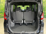 普段のお買い物や通勤、送迎等に十分な荷室スペースを確保しております。セカンドシートを倒すと、大きな荷物の積載も可能です♪
