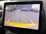 ガイドライン付きバックカメラ標準装備。