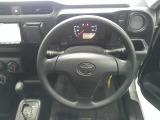 ステアリングも使用感が少なく、きれいな状態となっております♪