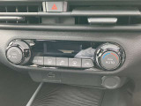 すっきりした運転席周りにはナビやエアコンの操作パネルを設置しておりますので、お一人での運転でもご安心できます。