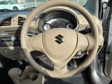 握りやすいステアリングです。