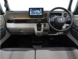 ◆視界広々で非常に運転しやすくロングドライブでも疲れを感じさせないすっきりとまとまったインパネ周りです。
