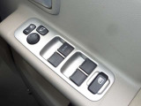 【電動格納ドアミラー】スイッチ操作で簡単にミラーの開閉を行うことが出来ます。