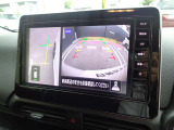 アラウンドビューモニターは、まるで上空から見たような映像で駐車をサポート!苦手な駐車も心強いですね!
