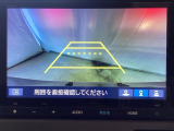 バックでの車庫入れも安心です! リアカメラが付いているバックモニター付のナビを装備しております。操作線もついており距離感も画面から確認できます。