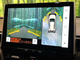 【パノラミックビューモニター】専用のカメラにより、上から見下ろしたような視点で360度クルマの周囲を確認することができます☆死角部分も確認しやすく、狭い場所での切り返しや駐車もスムーズに行えます。