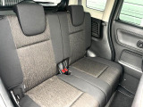 後部座席も気になるようなキズ・汚れやへたり等、大きなダメージはなく、良好な状態です。