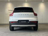 ボディを沿うように縦型に配置されるテールランプは、ボルボデザインの特徴でもあり、夜間はボディラインを強調し存在感が一層増します